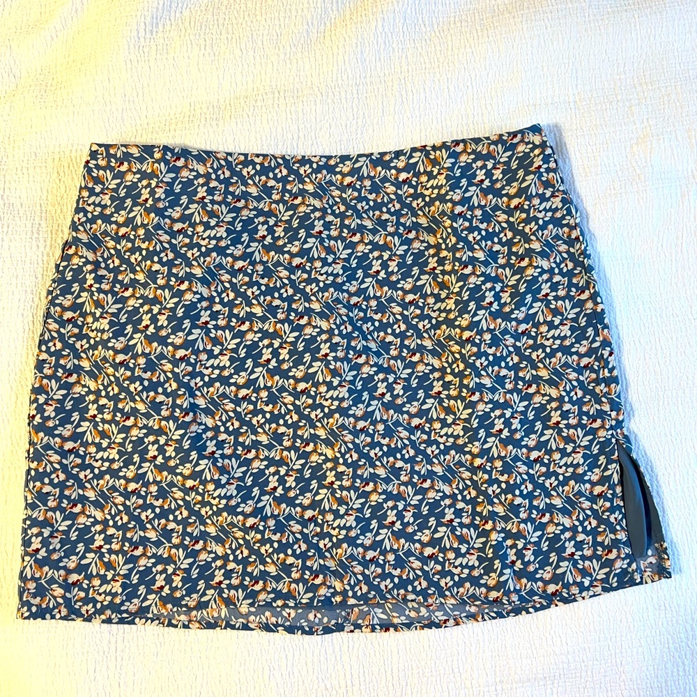 NWT Blue floral mini skirt